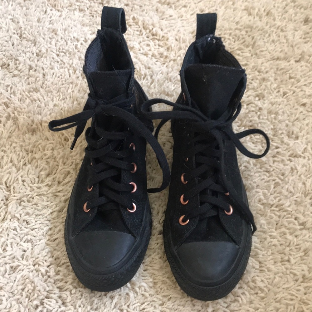 CONVERSE HIGH TOPS